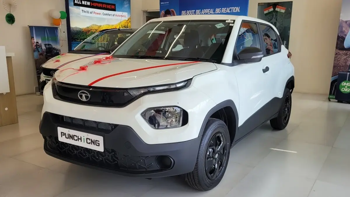 Tata Punch Breaks Barriers: 35km Mileage & 300km/h Speed at Budget Price